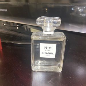 chanel N5 perfume